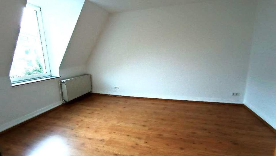 Dachgeschoßwohnung Wuppertal Gemarkung Langerfeld - 4 Zimmer, 100 m&sup2;, 1.000&euro; | Angebot:26324943