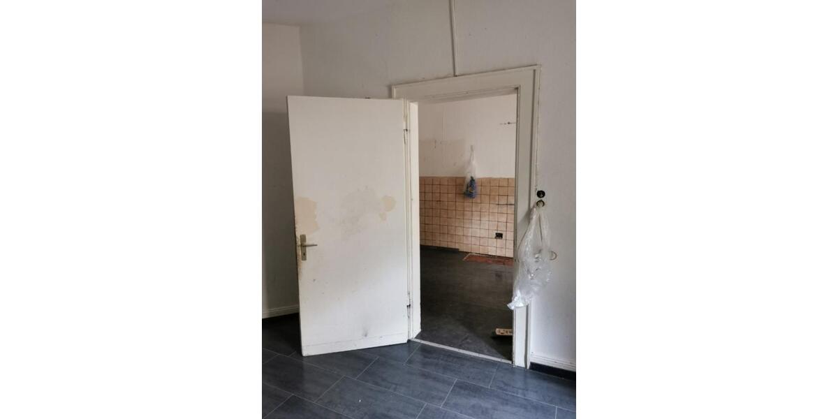 4 Zimmer +1 Durchgangszimmer, ca.108 m2, von priv. zu verm. 4 zimmer
