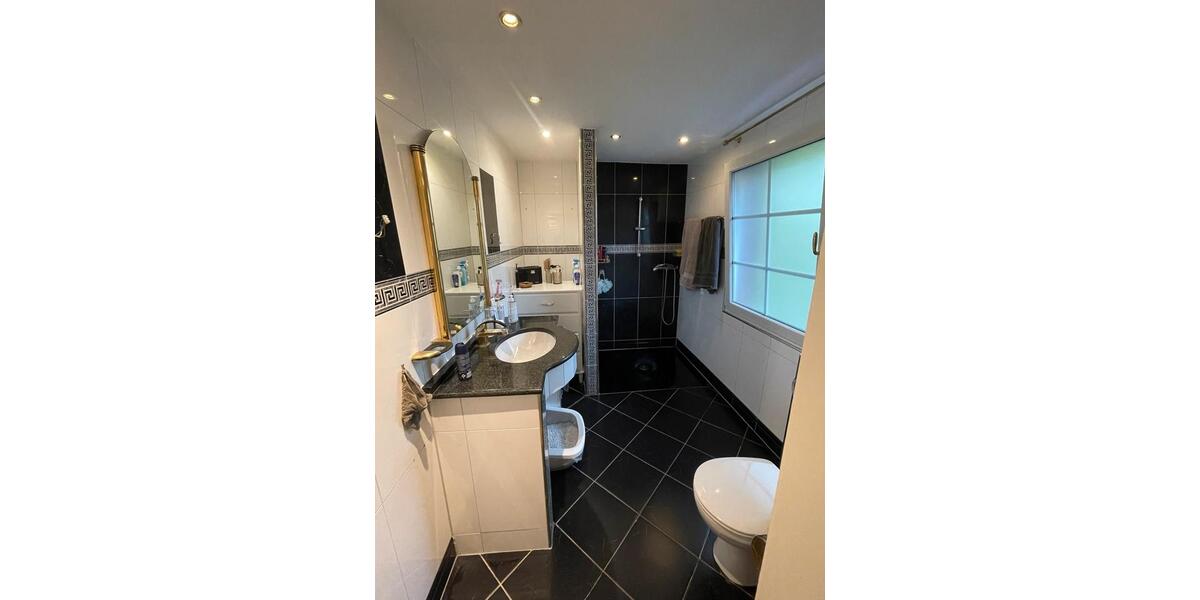 Traumhafte Eigentumswohnung im Stile einer Doppelhaushälfte 2.5 zimmer