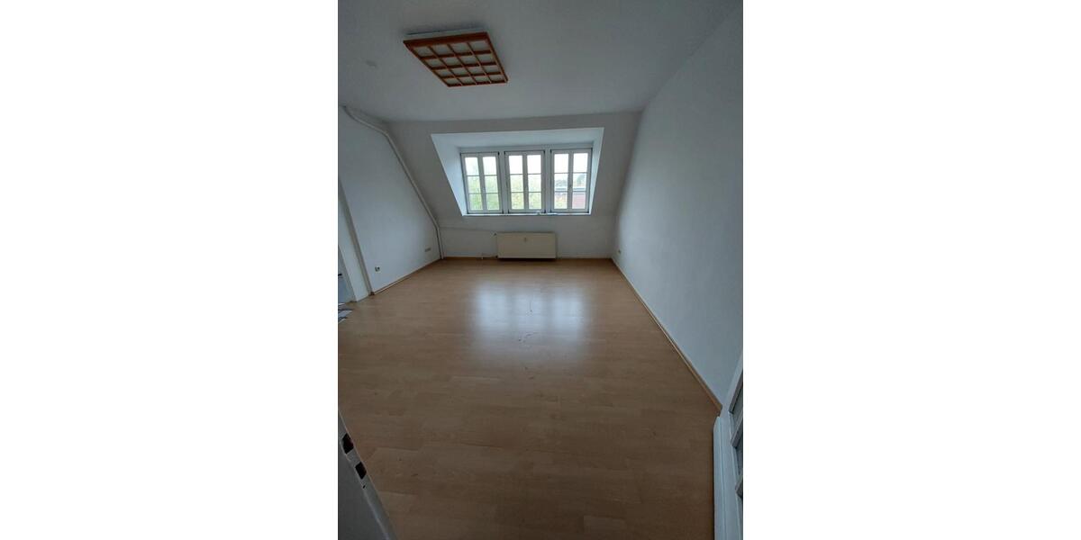 Helle 5 Zimmer DG Wohnung mit Dusche & Badewanne 5 zimmer