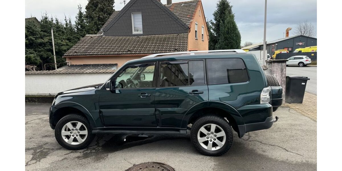 Mitsubishi Pajero 303.110 km 12.900 &euro; Mülheim an der Ruhr 45472