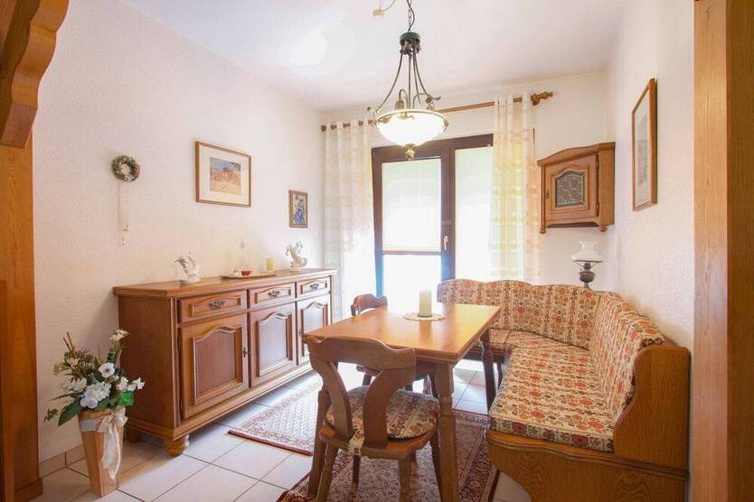 Blömker! Attraktive 3,5-Raum Wohnung mit zwei Balkonen und Garage!