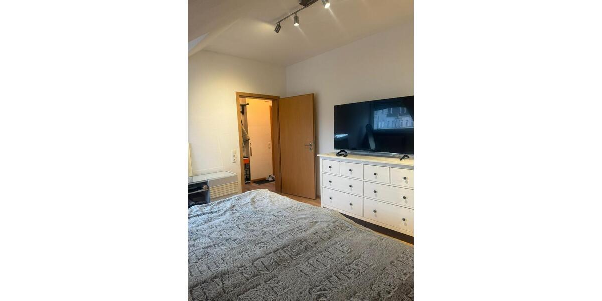 Möblierte Dachgeschosswohnung mit Dachterrasse 2 zimmer