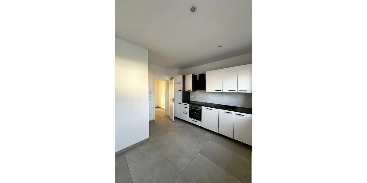 Kernsanierte Erdgeschosswohnung mit Einbauküche und Terrasse 2 zimmer