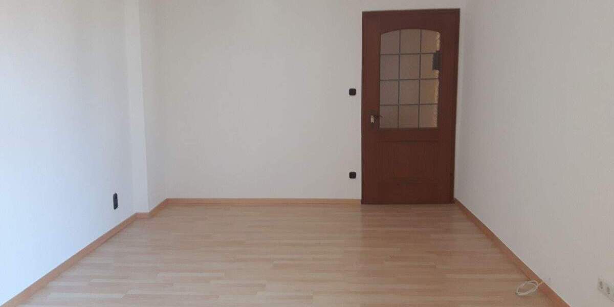 Schöne Altbauwohnung in einem 4 Parteienhaus. 4 zimmer