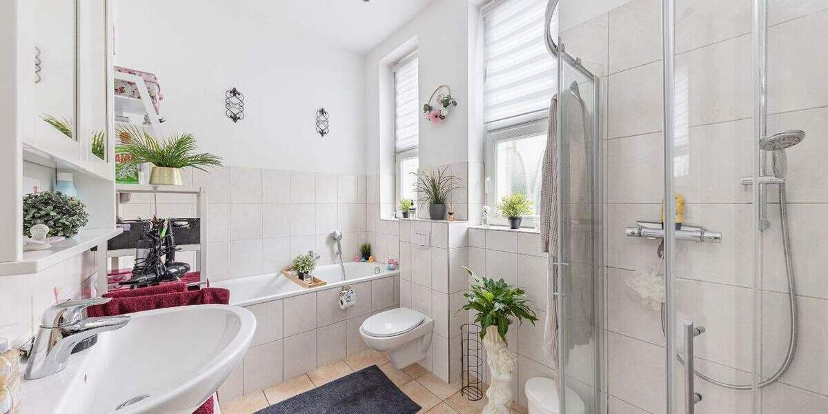 Mit Erbpacht: Zweifamilienhaus mit zwei Eingängen sowie tollem Garten und Garage in beliebter Lage 9 zimmer