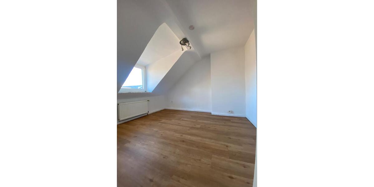 Dachgeschoßwohnung Duisburg Duisburg-Mitte - 2.5 Zimmer, 36 m&sup2;, 290&euro; | Angebot:26237041