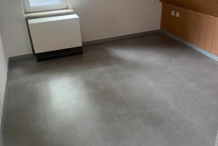 Dachgeschosswohnung zu vermieten 4 zimmer