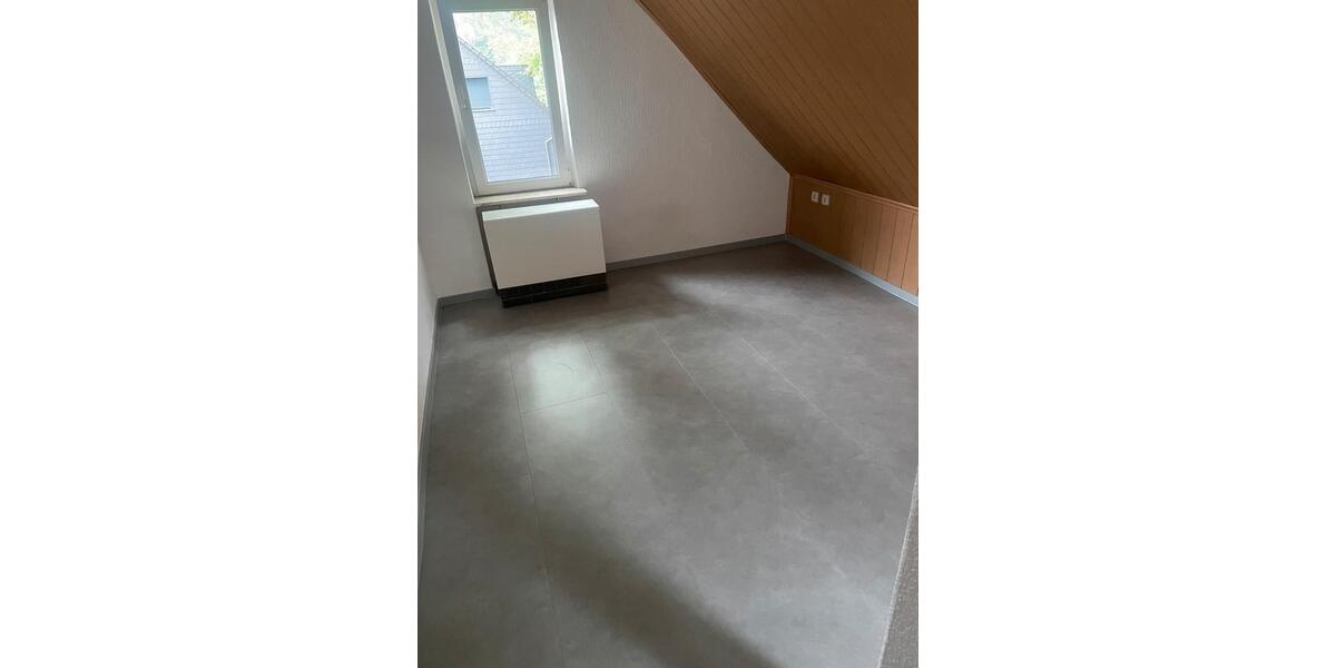 Dachgeschosswohnung zu vermieten 4 zimmer