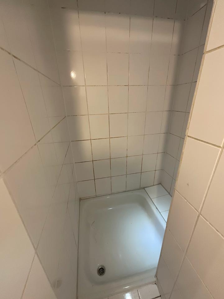 Frisch renoviert in Ihre eigene 2 Zimmerwohnung zimmer