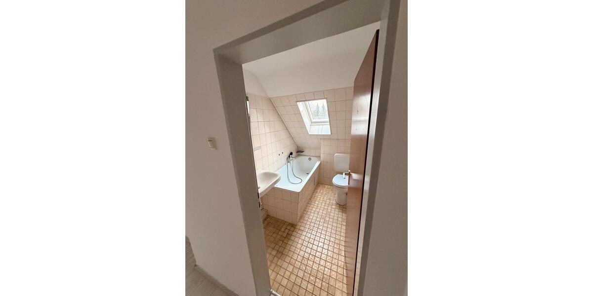 Helle Dachgeschoss Wohnung 3 zimmer