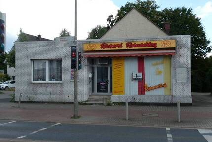 Baugrundstück mit Altbestand und optimaler Verkehrsanbindung zimmer