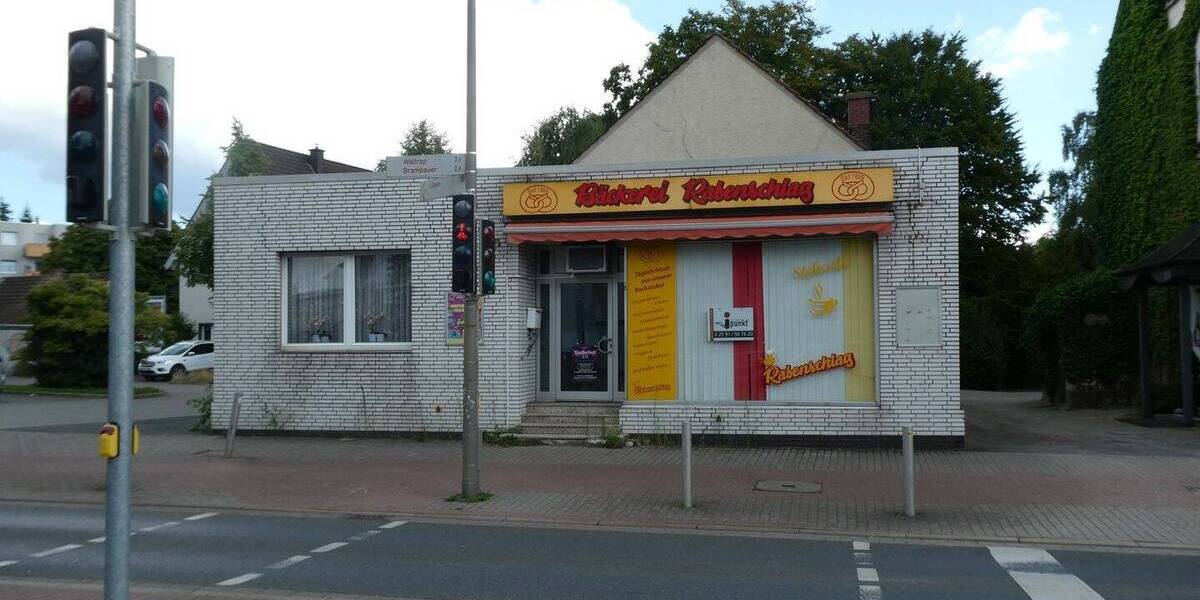 Baugrundstück mit Altbestand und optimaler Verkehrsanbindung zimmer