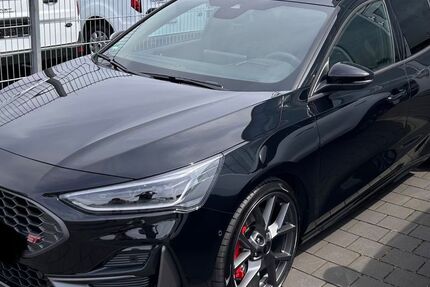 Ford Focus 13.000 km 35.990 &euro; Duisburg 47259