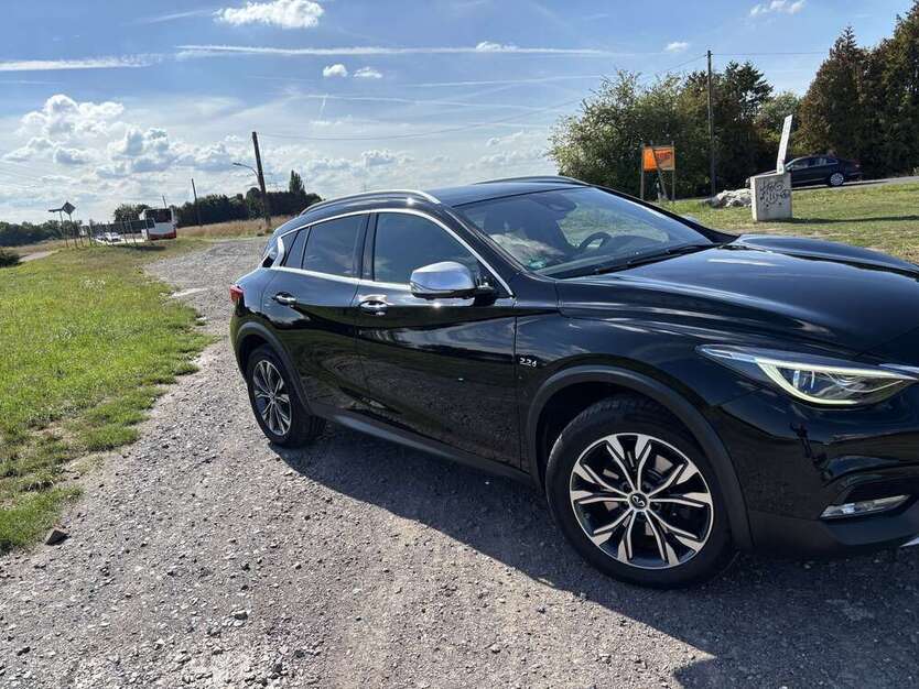 QX30