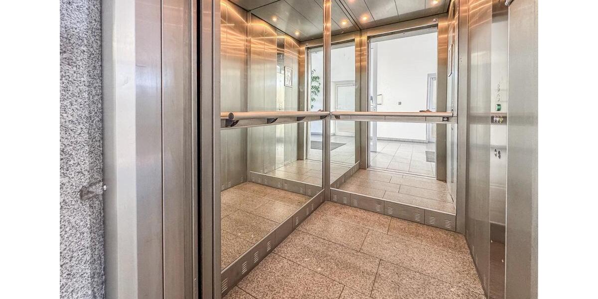 LAGER – 390 m² – LASTENAUFZUG – STELLPLÄTZE – BARRIEREFREI – SICHERHEITSDIENST – opt. BEHEIZT zimmer