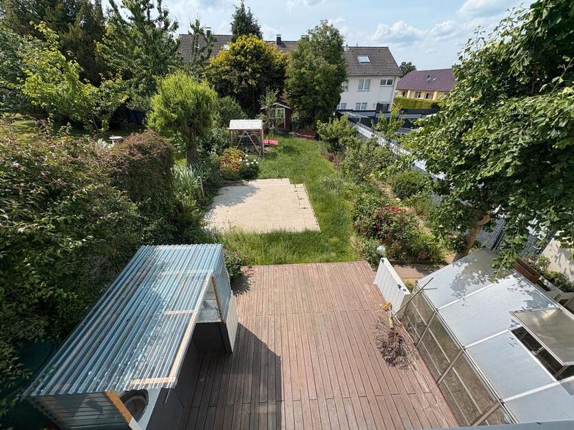 Großzügiges Reihenmittelhaus mit sonnigen Garten und eigener Garage