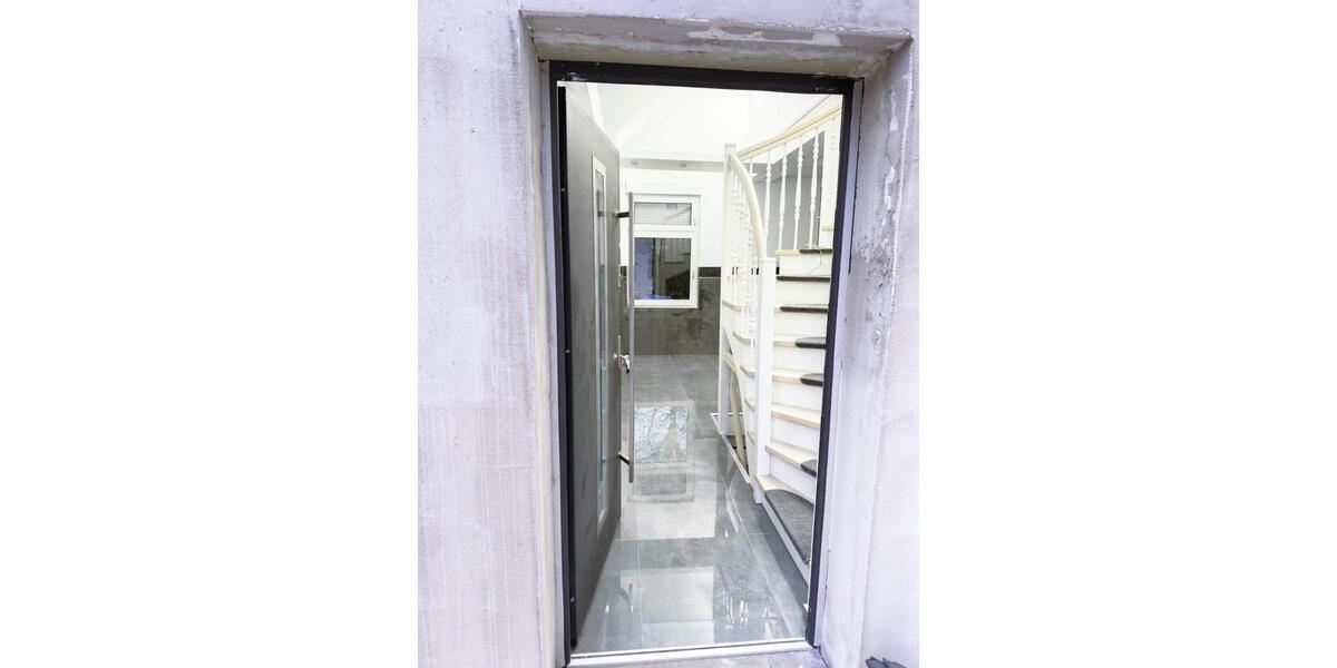 Luxuriöses Einfamilienhaus mit modernem Soutterain- Ausbau 5 zimmer