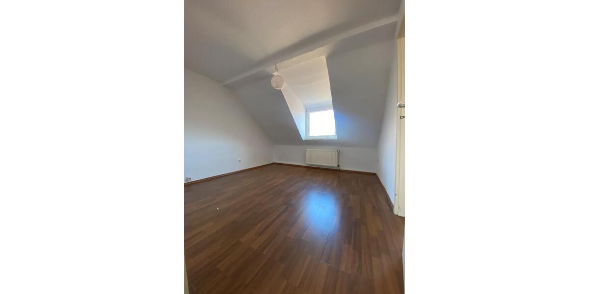 Dachgeschoßwohnung Duisburg Duisburg-Mitte - 2.5 Zimmer, 36 m&sup2;, 290&euro; | Angebot:26237041