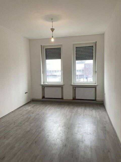 Modernisiertes Wohn- und Geschäftshaus, 488 qm vermietbare Fläche, 3 Garagen
