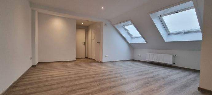 Modernes, helles sowie gemütliches Dachgeschoss mit 2 Zimmern, Küche, Diele, Bad mit Fenster 2 zimmer