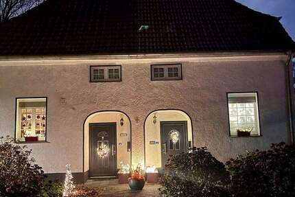 Zwei Doppelhaushälften, freistehend mit Garten. Ideal als Mehrgenerationenimmobilie mit Platzbedarf. 7 zimmer