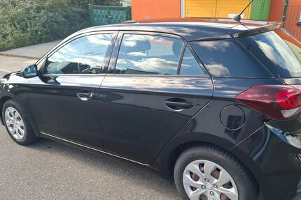 Hyundai i20 44.700 km 9.890 &euro; wuppertal 42277