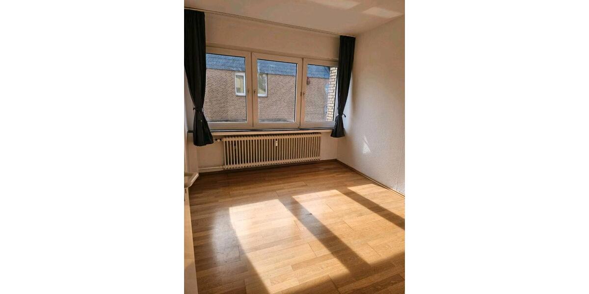 Dachgeschoßwohnung Heiligenhaus - 4 Zimmer, 105 m&sup2;, 950&euro; | Angebot:26061997