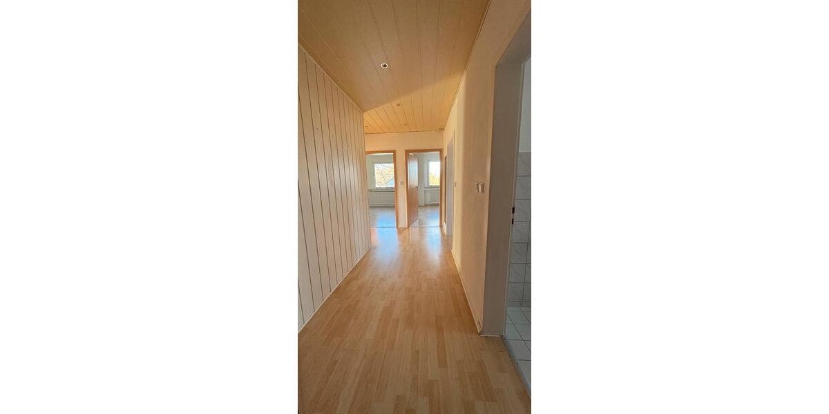 Dachgeschoßwohnung Bochum Eppendorf - 3 Zimmer, 75 m&sup2;, 690&euro; | Angebot:25299081