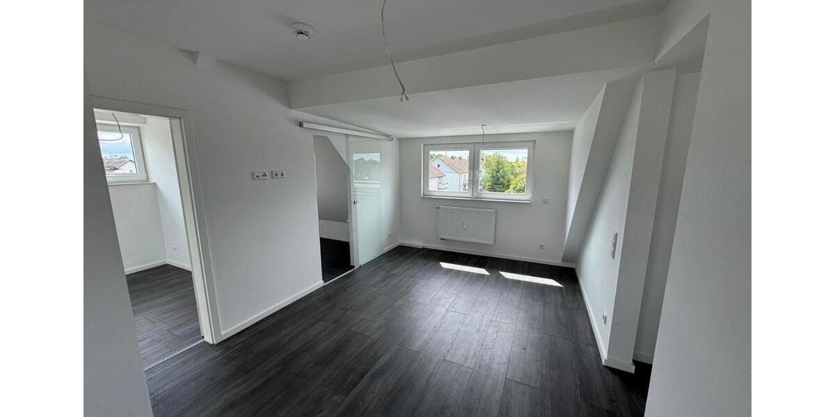 Dachgeschoßwohnung Duisburg Huckingen - 2 Zimmer, 50 m&sup2;, 600&euro; | Angebot:25052542
