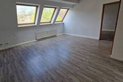 So gemütlich - schöne 2-Zimmer-Wohnung im Dachgeschoss, 1 Nettokaltmiete frei (2. Monat) 2 zimmer