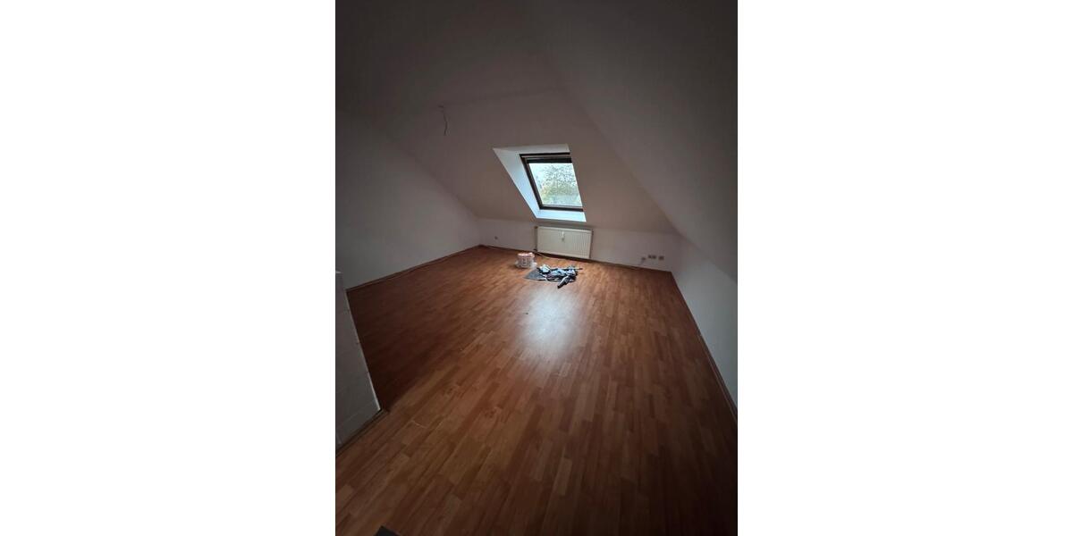 DG-WOHNUNG MIT KÜCHE ZU VERMIETEN zimmer