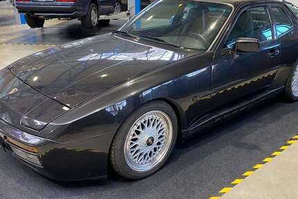 Porsche 944