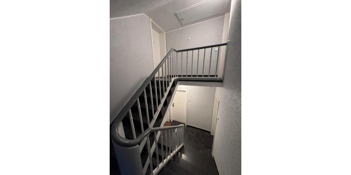 DG-WOHNUNG MIT KÜCHE ZU VERMIETEN zimmer