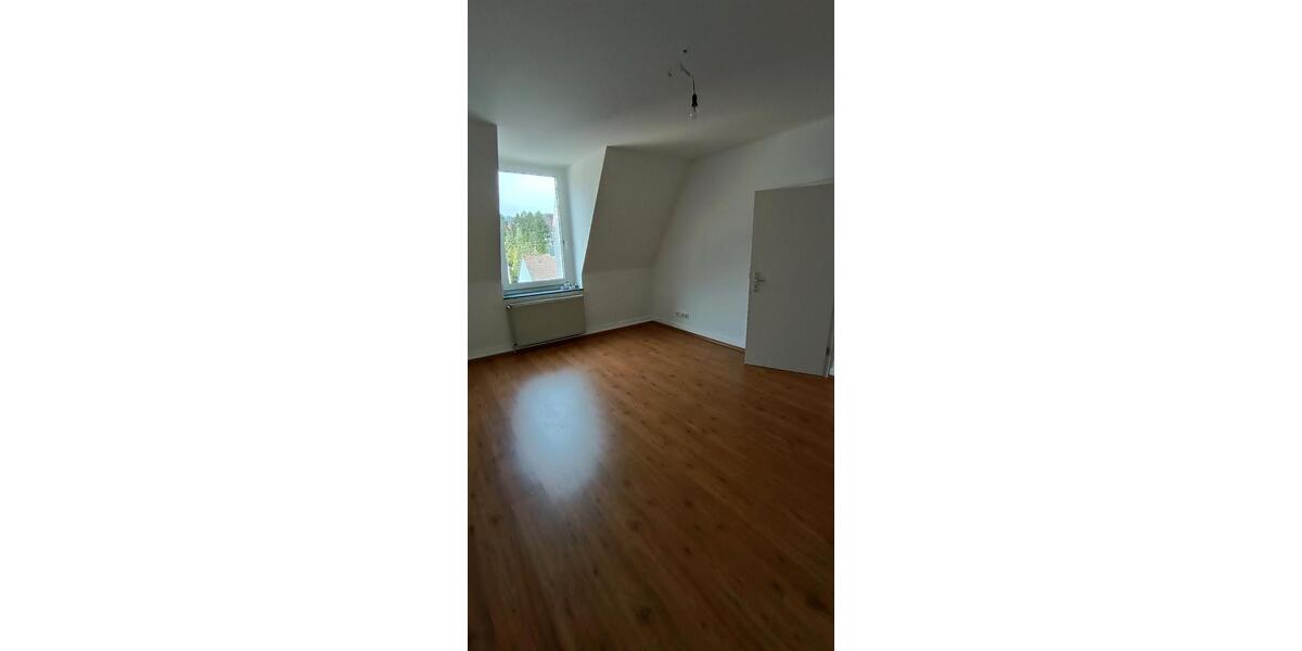 Dachgeschoßwohnung Wuppertal Barmen - 4 Zimmer, 100 m&sup2;, 1.240&euro; | Angebot:26173523