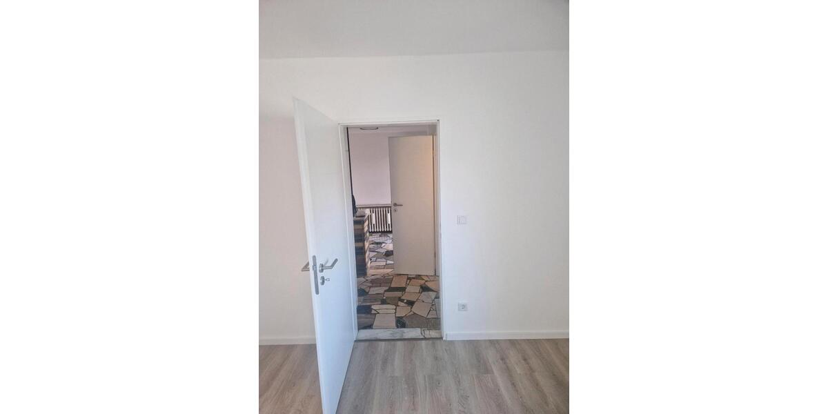 Erdgeschoßwohnung Ratingen Tiefenbroich - 2 Zimmer, 76 m&sup2;, 1.200&euro; | Angebot:25309649