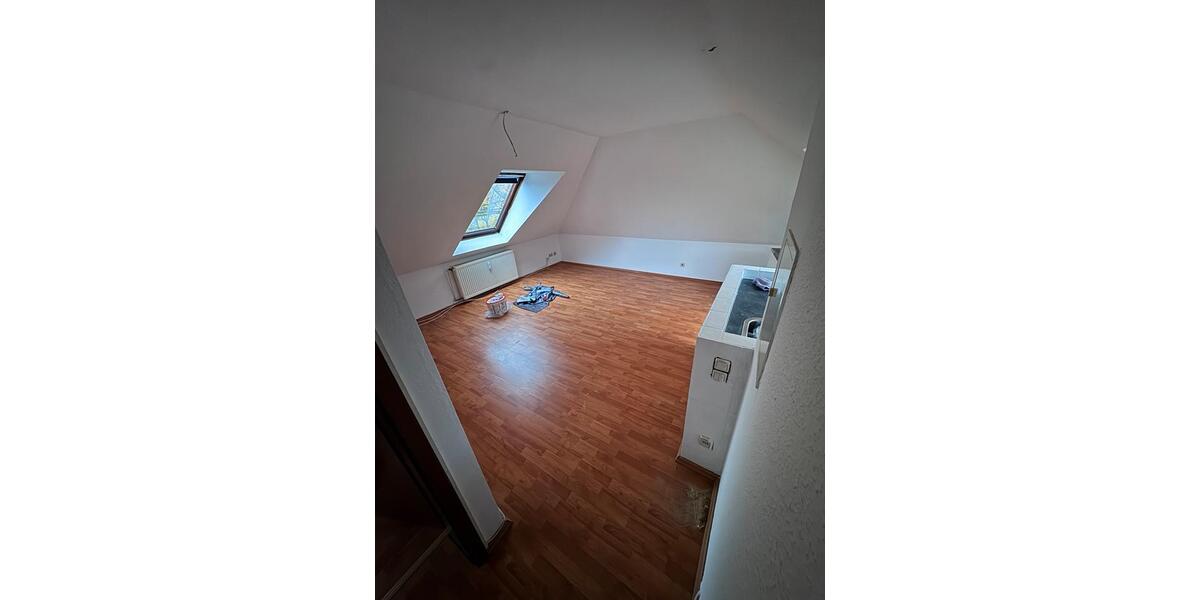 DG-WOHNUNG MIT KÜCHE ZU VERMIETEN zimmer