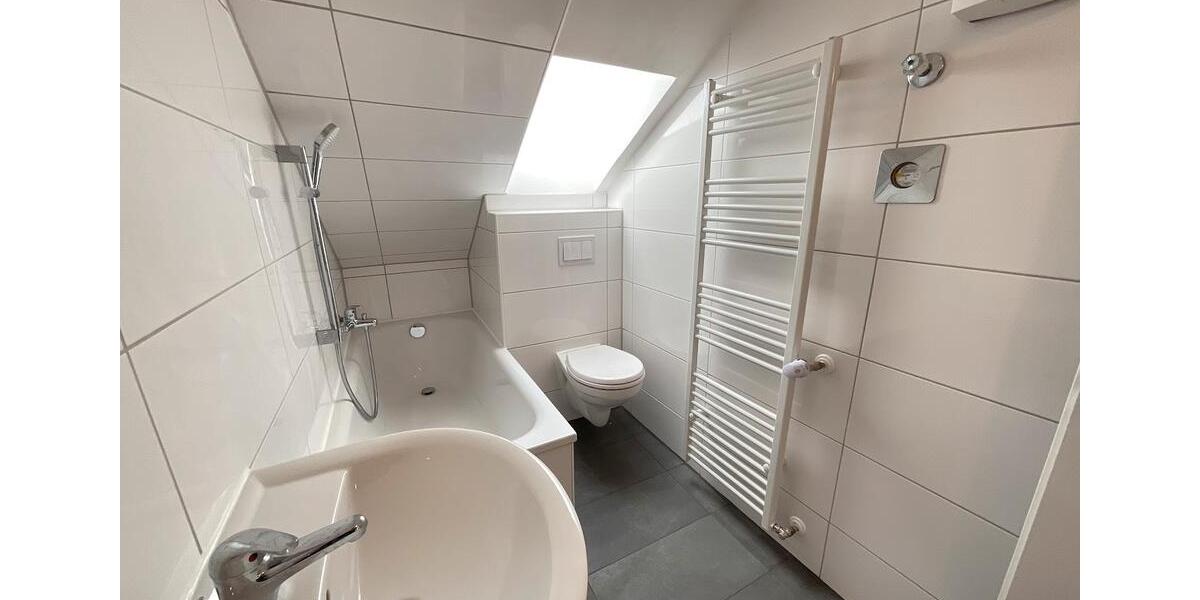 Schöne Dachgeschosswohnung mit Denkmalschutz 3 zimmer