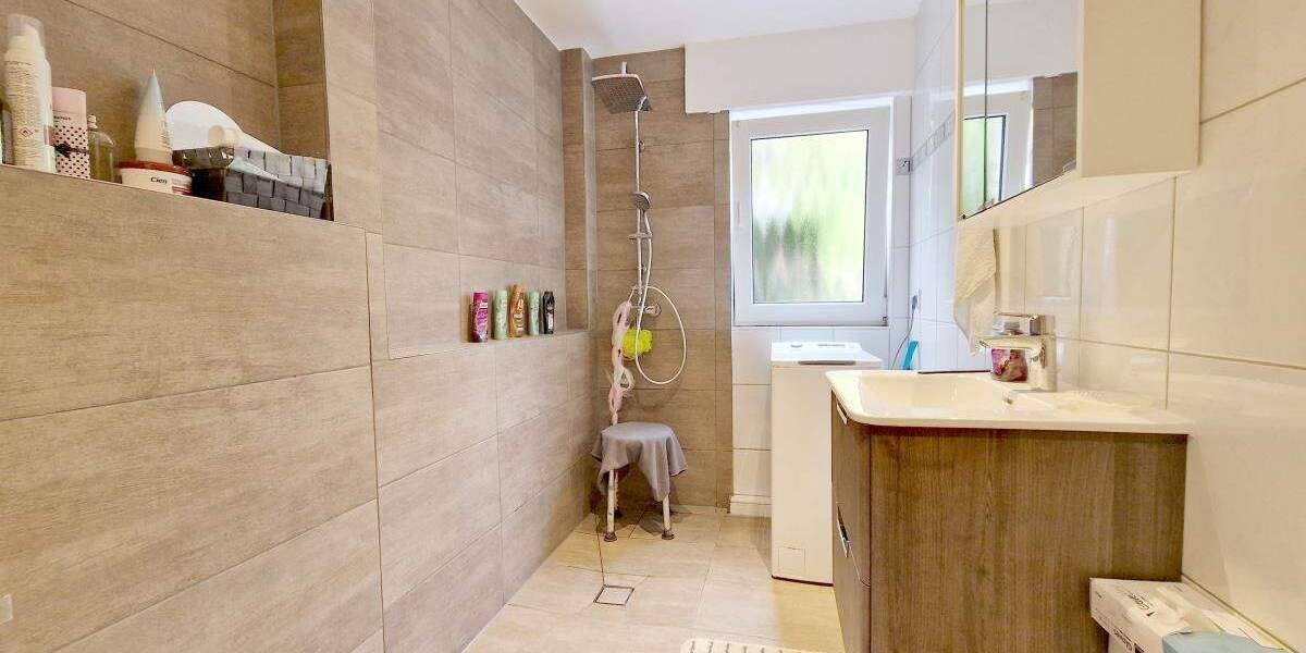 Modernes Zweifamilienhaus mit großem Garten und gehobener Ausstattung 7 zimmer