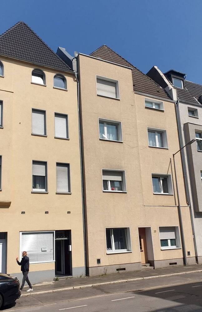 Modernisiertes Wohn- und Geschäftshaus, 488 qm vermietbare Fläche, 3 Garagen