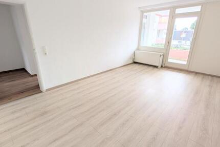 **Einziehen und wohlfühlen! +Balkon + modernes Tageslichtbad +Laminat +Gäste-WC** zimmer
