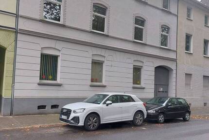 Attraktive 2-Zimmer-Wohnung mit neuem Bad und Einbauküche – ruhig und doch zentral gelegen. 2 zimmer