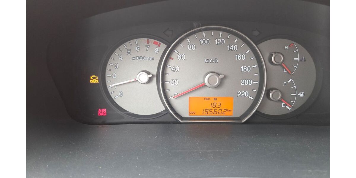 Kia Carens 195.000 km 1.100 &euro; Duisburg 47178