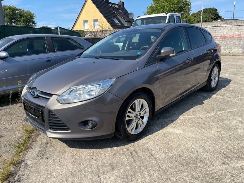 Ford Focus 82.000 km 4.499 € Lünen 44532