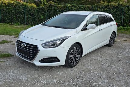 Hyundai i40 111.651 km 8.300 € Gelsenkirchen 45883