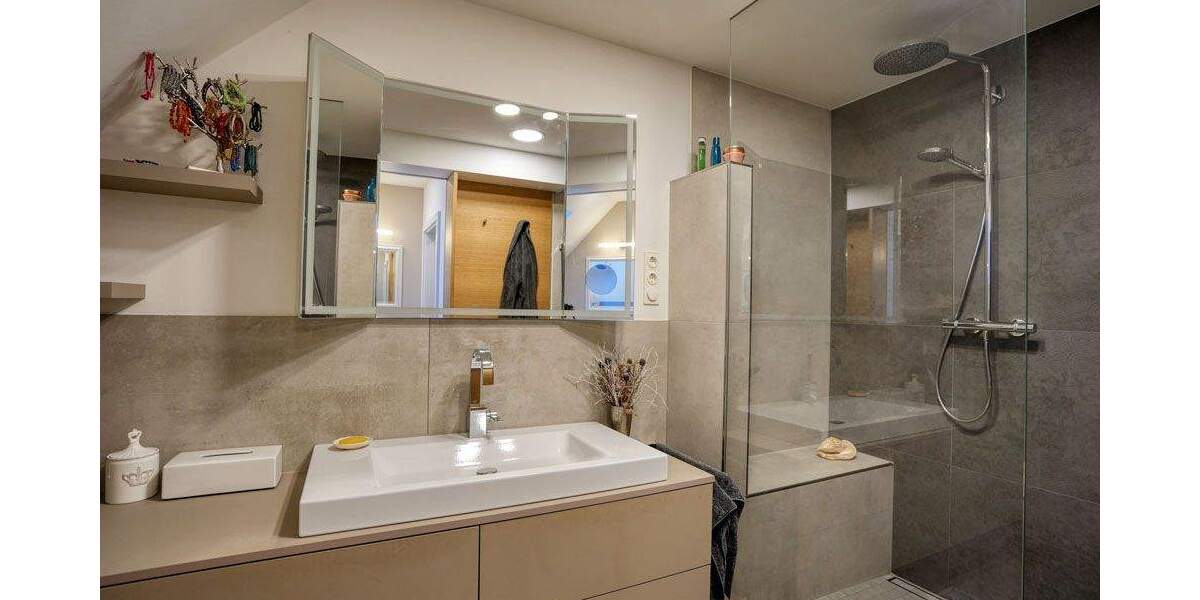 Attraktive Eigentumswohnung im Zweifamilienhaus mit Top-Ausstattung am Park 3 zimmer