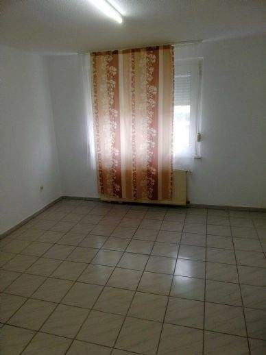 Wohnung mit Balkon sucht Mieter! Gut geschnittene 3,5-Raum-Wohnung im 1.OG • 62m² Wfl. im gepflegten 6-Familien-Haus 3 zimmer