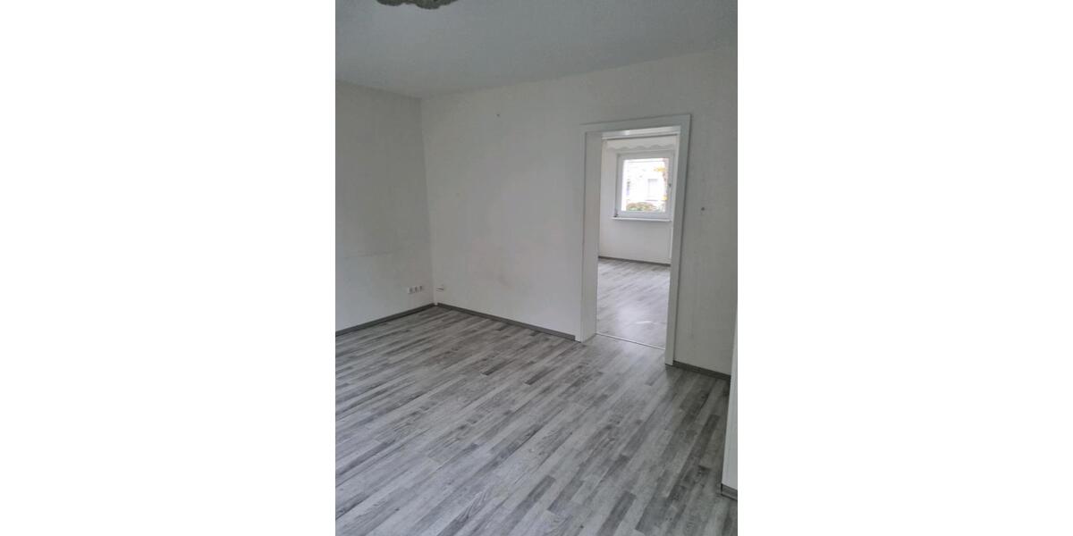 Wohnung EG rechts !!!! ZU VERMIETEN !!!! 3 zimmer