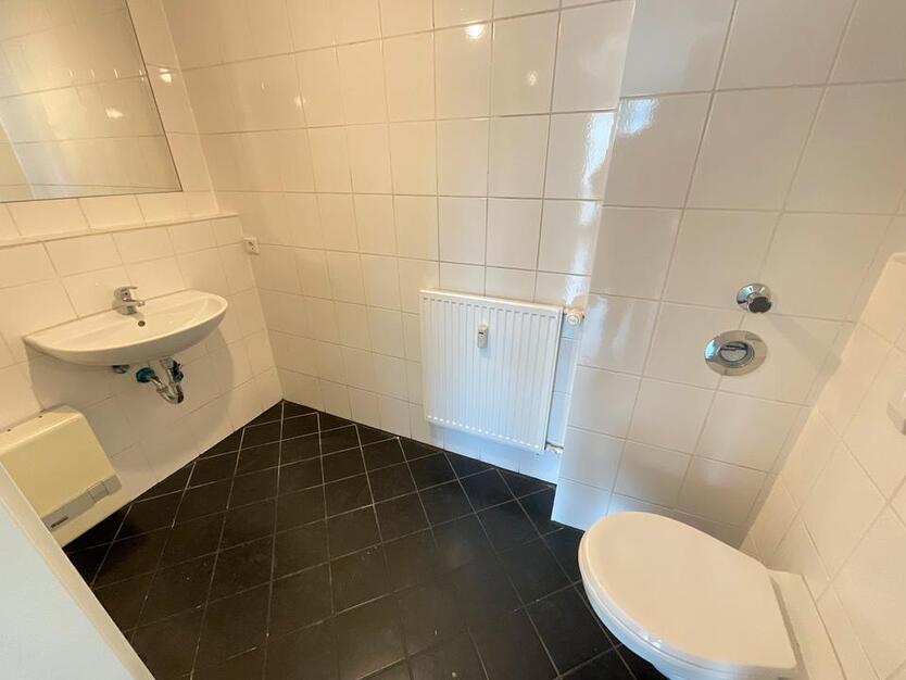 Frisch renoviert in Ihre eigene 2 Zimmerwohnung zimmer