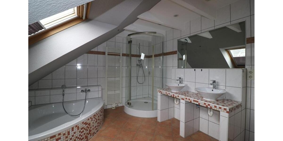 Dachgeschoßwohnung Duisburg Essenberg - 2 Zimmer, 65 m&sup2;, 550&euro; | Angebot:26111465